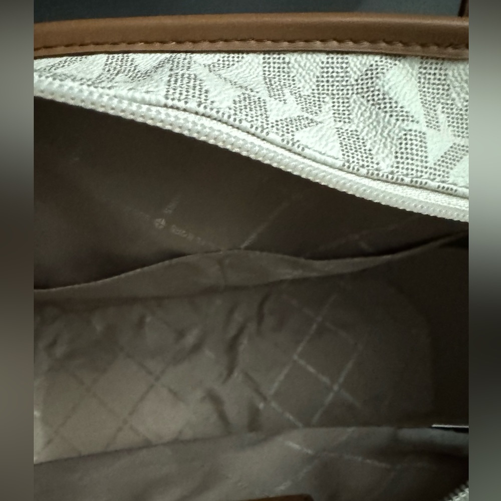 Michael Kors purse - Picture 3 of 4